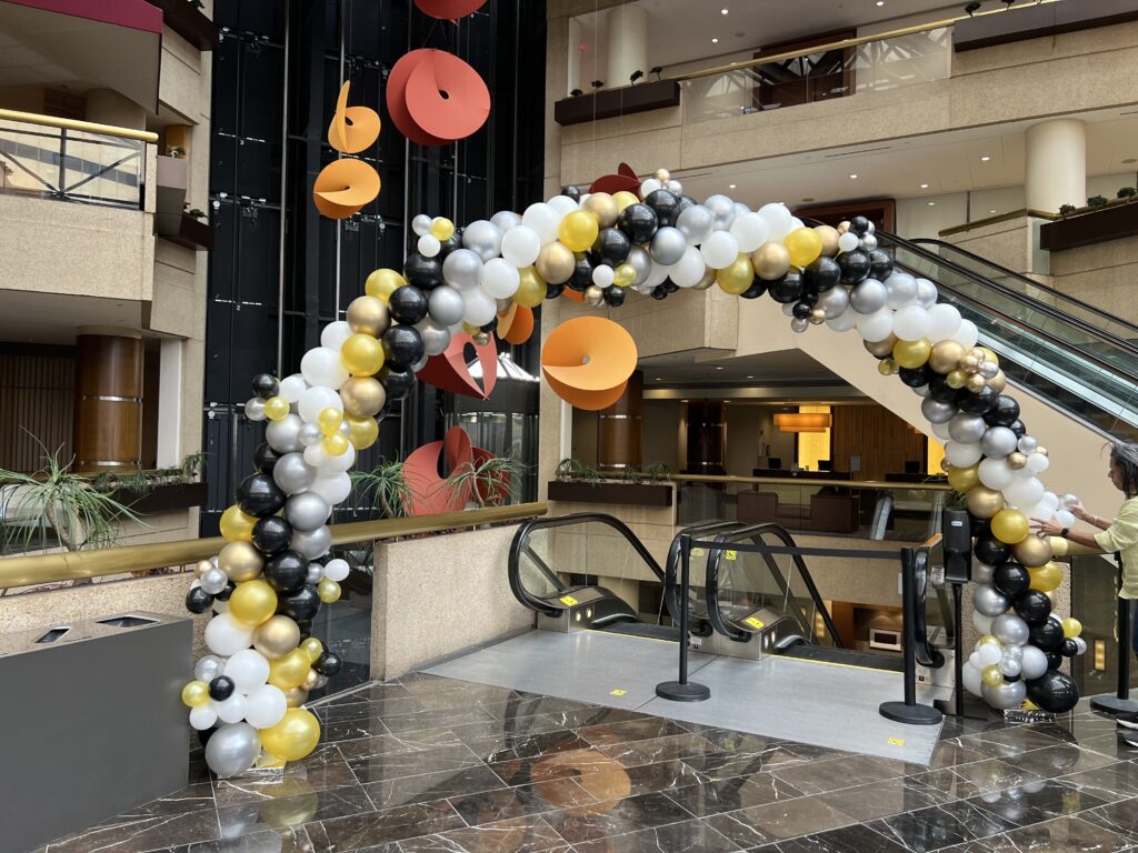 Restaurant balloon arch
